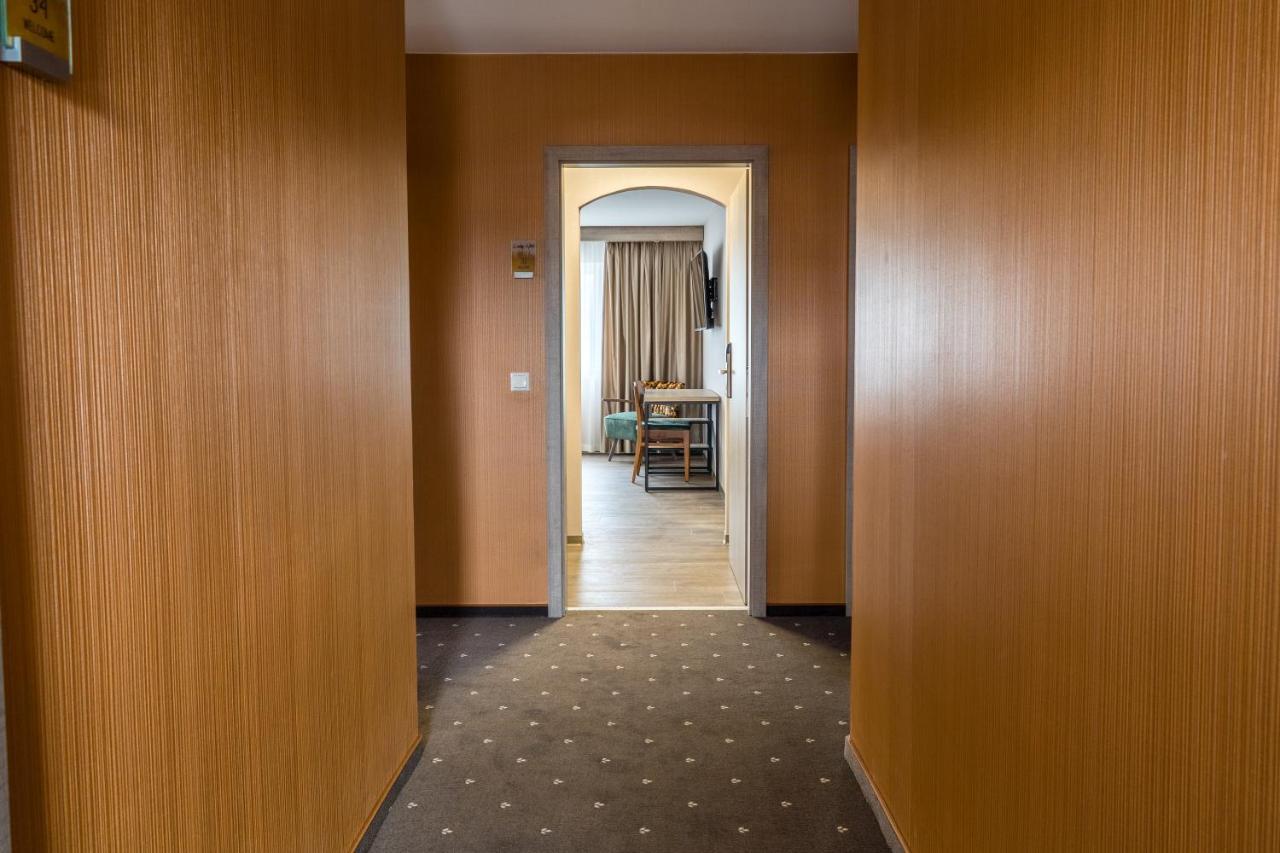 Liebig Hotel Ehringshausen Bagian luar foto