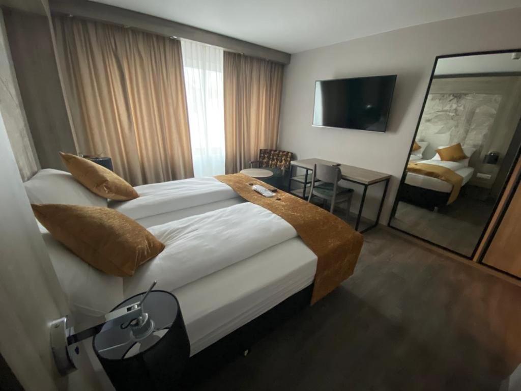 Liebig Hotel Ehringshausen Bagian luar foto